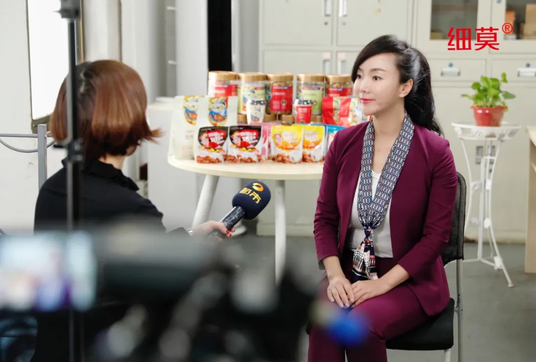 湖南都市頻道報(bào)道細(xì)莫食品工廠，了解更新更全面的細(xì)莫食品！