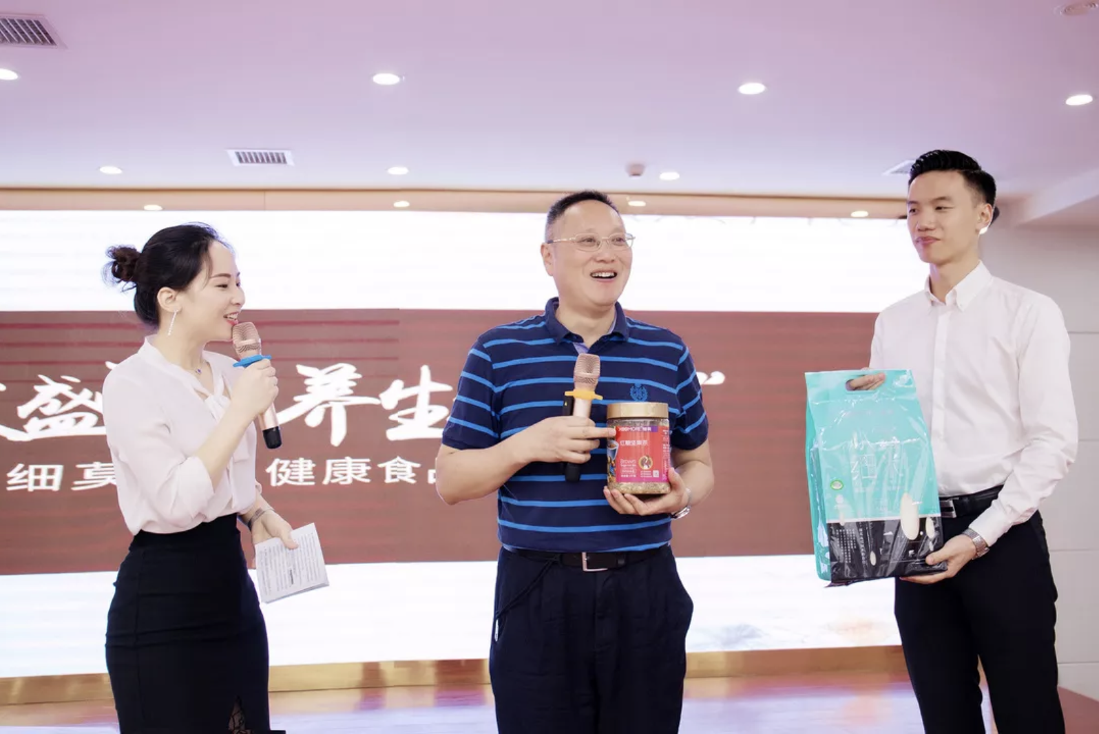 中醫(yī)養(yǎng)生專家李定文教授為細莫紅糖堅果茶打CALL！
